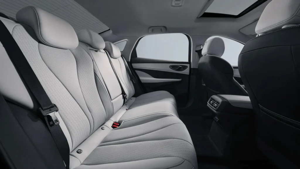 BYD-5-DM-i-asientos